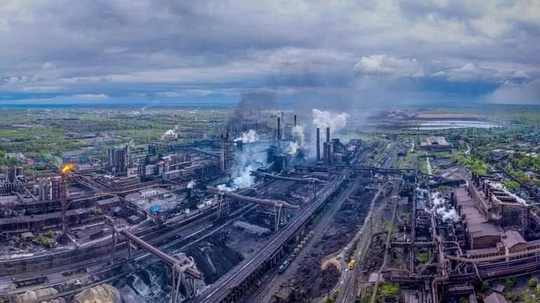 🏭⛔🇺🇦 Крупнейший сталелитейный завод #Украины «АрселорМиттал Кривой Рог» останавливае...