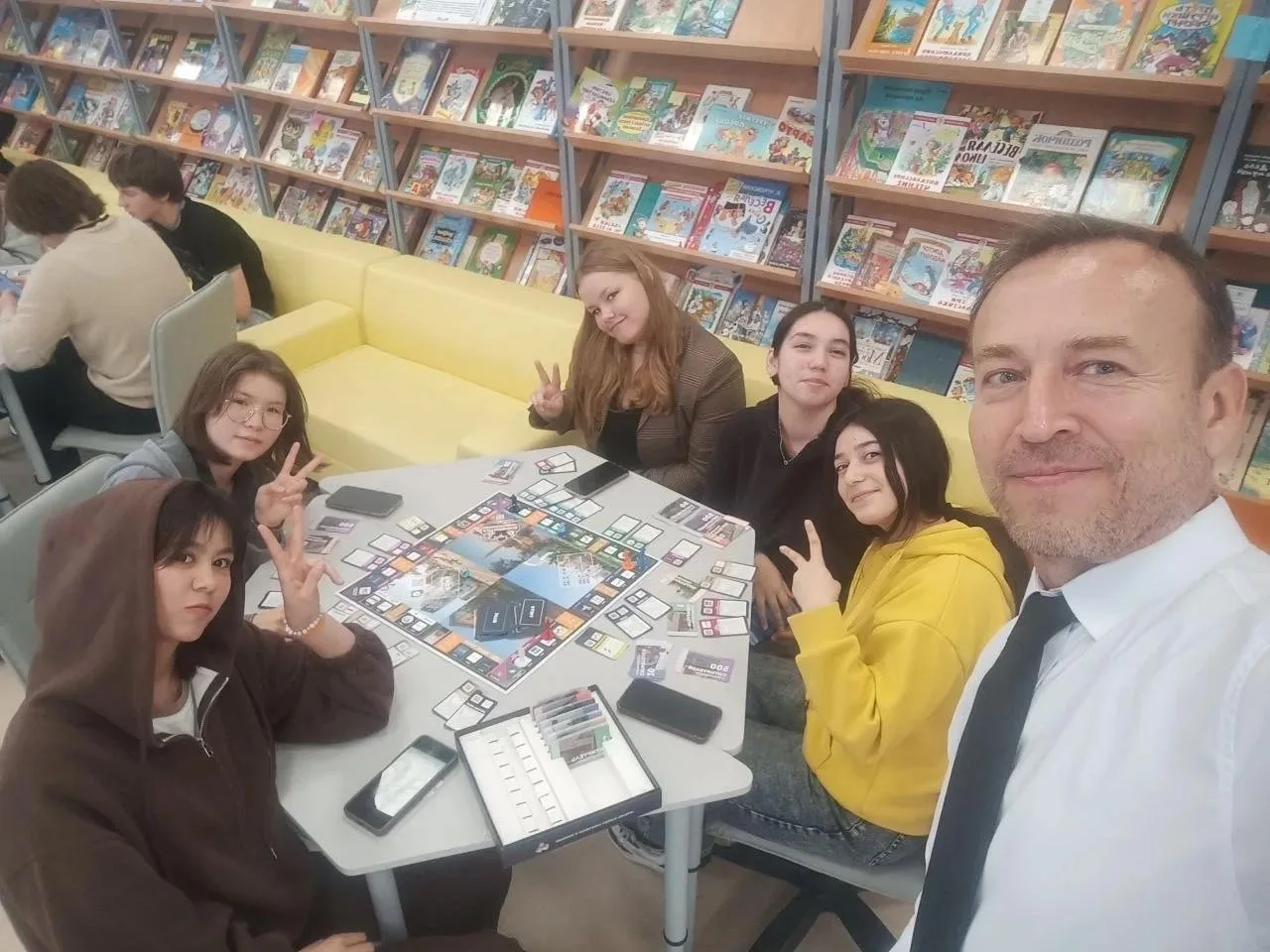 В Гимназии №1 имени А.В. Баландина состоялся турнир по настольной игре «Ситиполия Больш...