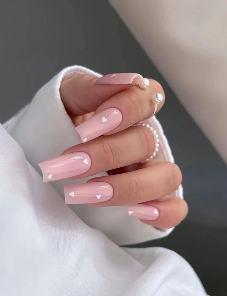 Варианты маникюра в нежно-розовом цвете 💘
