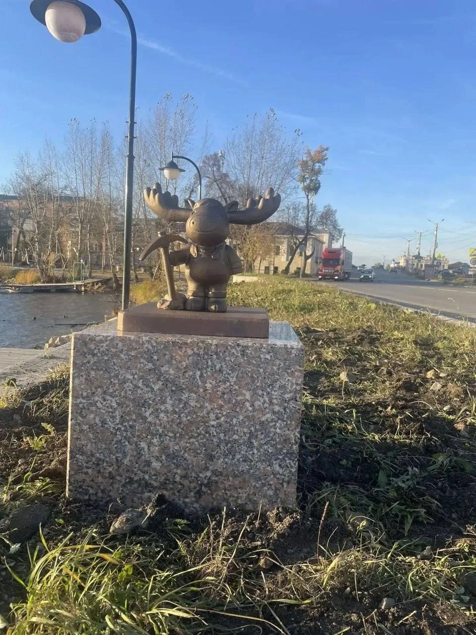 Семь забавных статуй появились в Старгороде. Они прячутся на главных локациях туристиче...