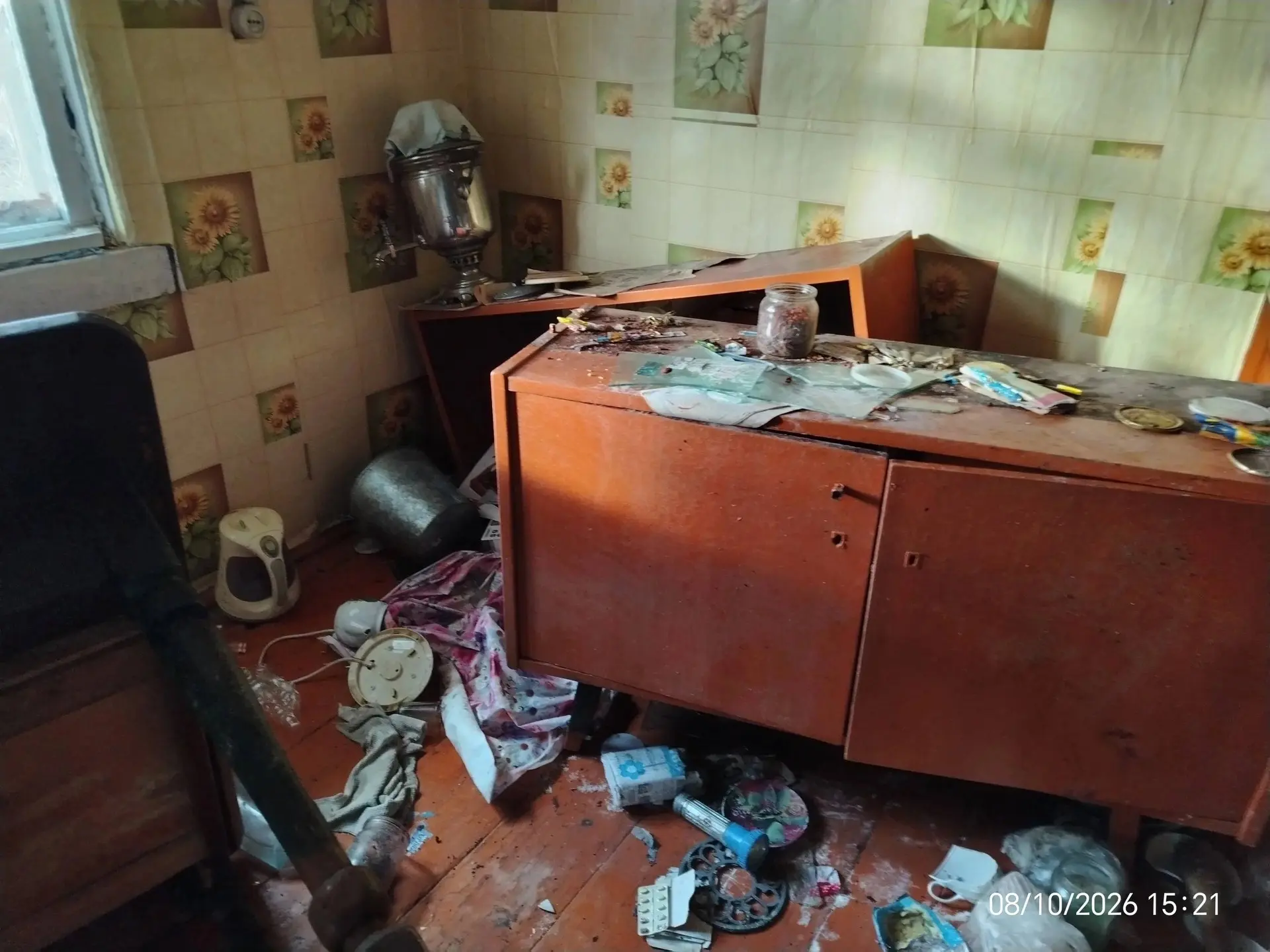 В ВЕРХНЕЙ ЗОЛОТИЦЕ МЕДВЕДИ Р@СХУЯРИЛИ ДОМА И УШЛИ В ПОДПОЛЬЕ