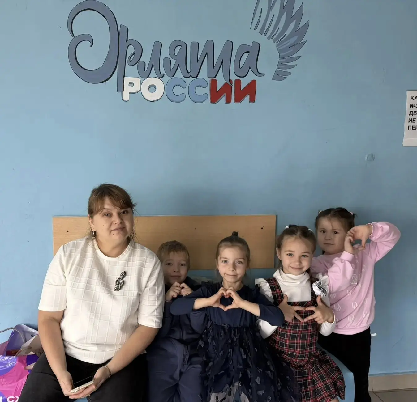 🌺 Сегодня наши самые старшие ребята из 12 и 9 группы устроили настоящий праздник для у...