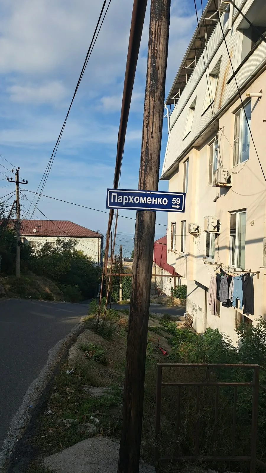 📍 Специалисты МБУ «Благоустройство» обновили уличные светильники. Они устранили поломк...