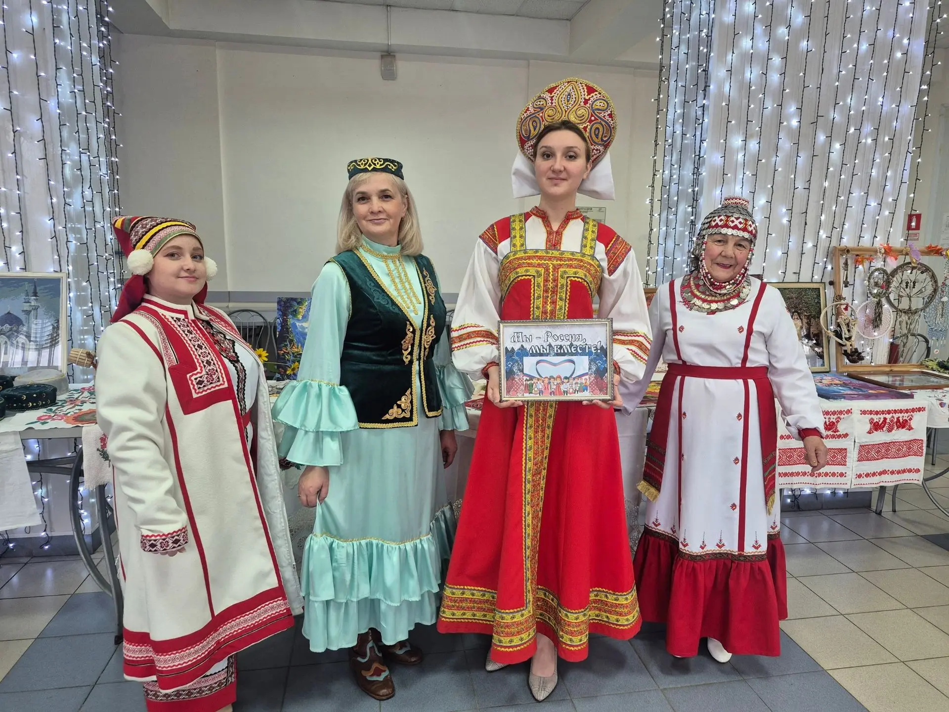 Киндяковка мәдәният йортында Халыклар бердәмлеге елына багышланган иҗади эшләр күргәзмә...