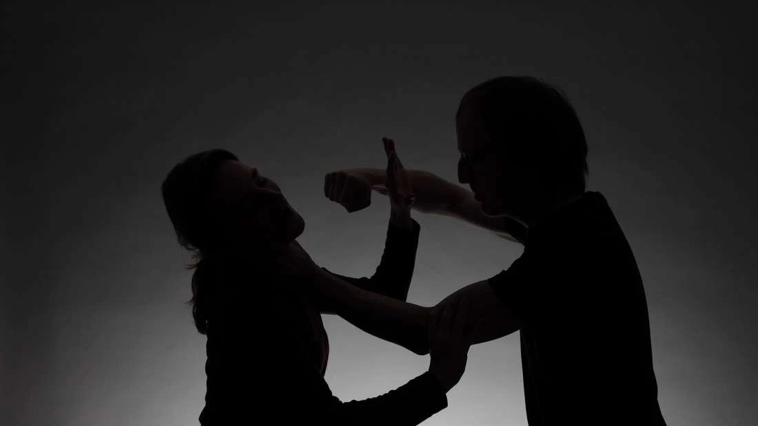 Немецкая полиция советует женщинам вызывать рвоту, чтобы избежать изнасилования