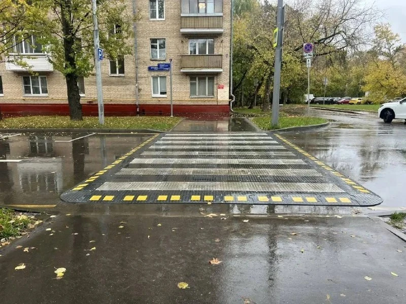 📚 У школы № 97 сделали приподнятый переход