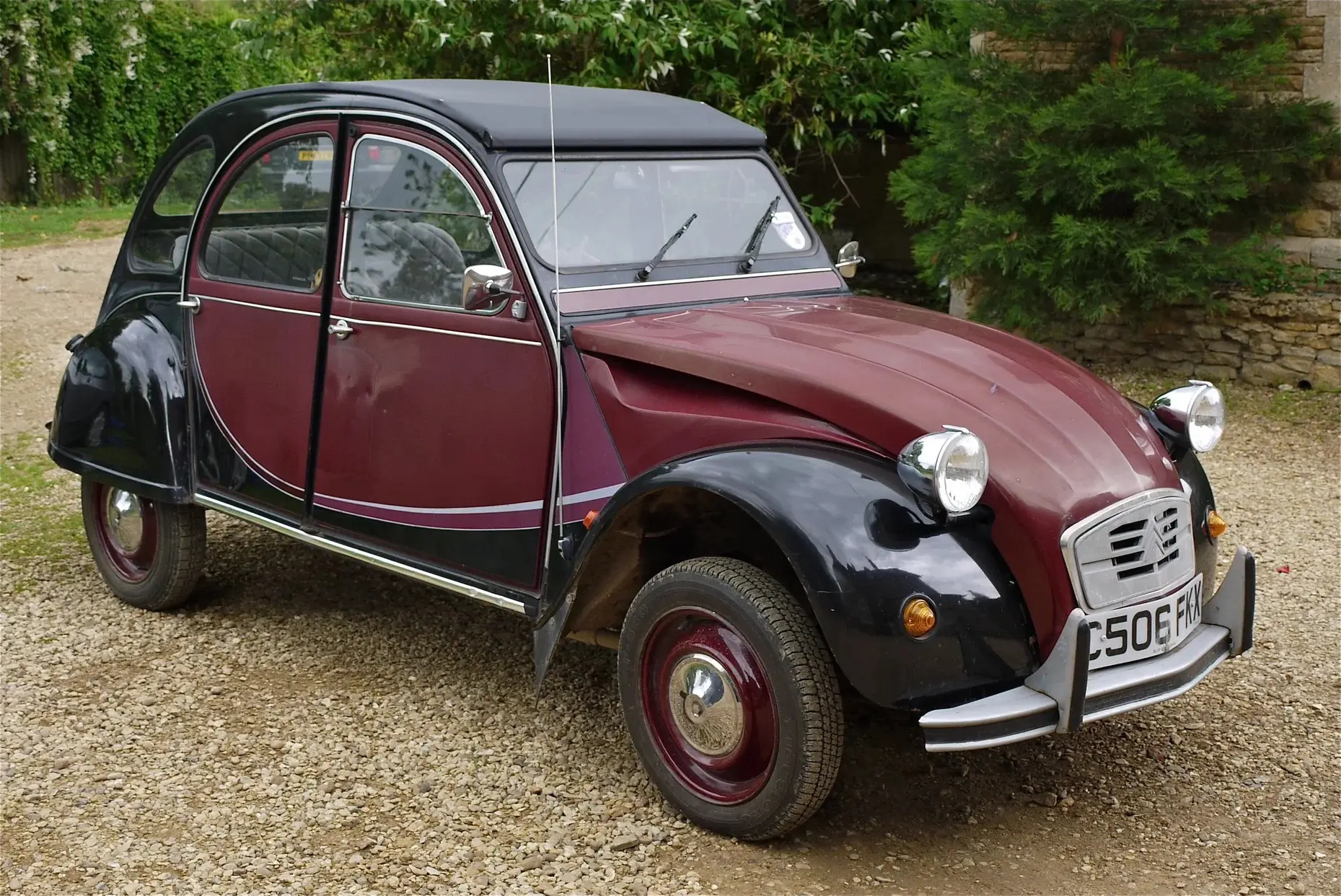 🥚Знаете, зачем Citroen 2CV проектировали так, чтобы он не тряс корзину с яйцами?