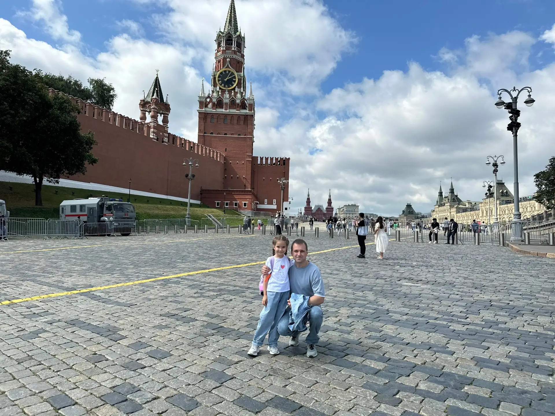 Онлайн-флешмоб «Спасибо Папа!»Алексеева Милана , 2 «Б»класс Моего папу зовут Руслан !Мо...