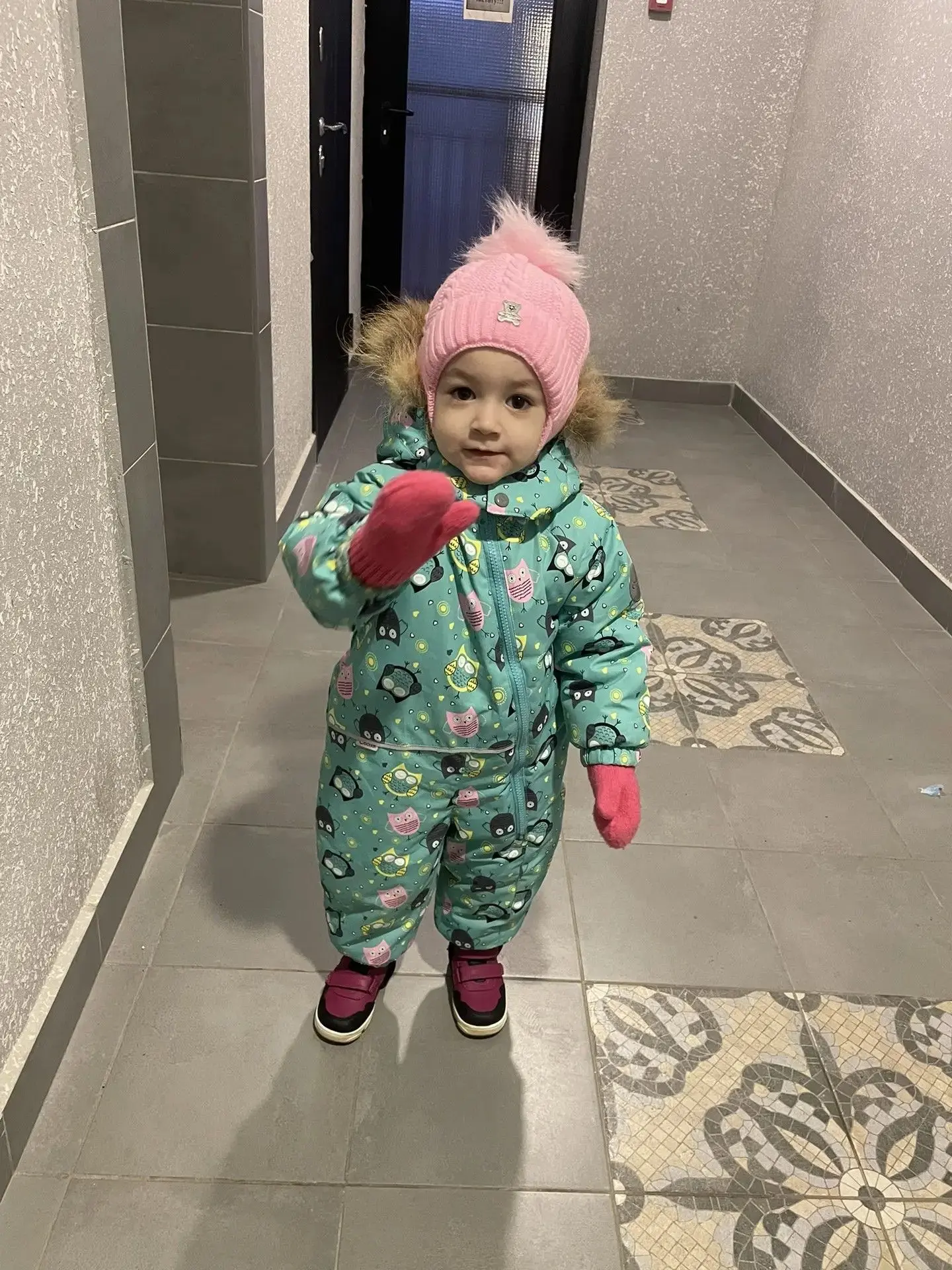 На этом фото — самое дорогое сходство👥. Папа и дочка смотрят на мир одинаковыми глазам...