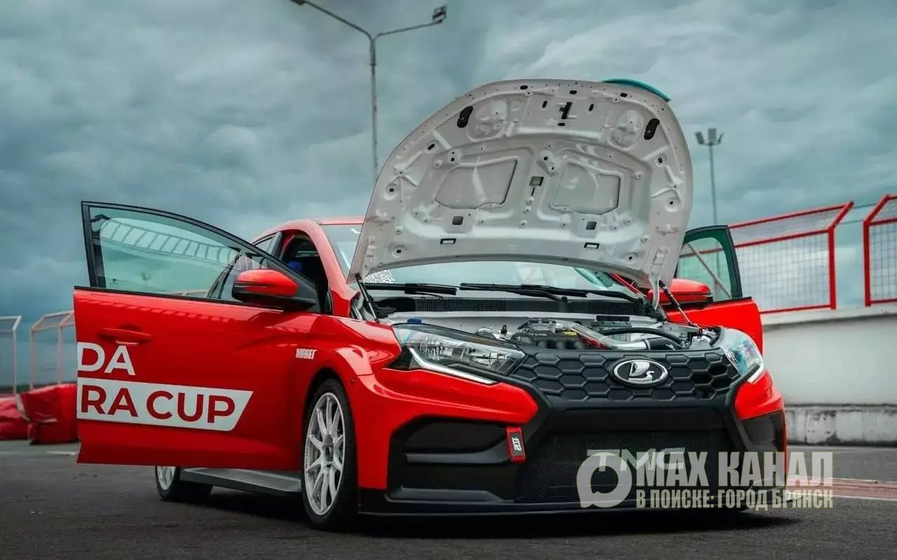 🚘АвтоВАЗ показал гоночную Lada Iskra за 7 млн рублей.