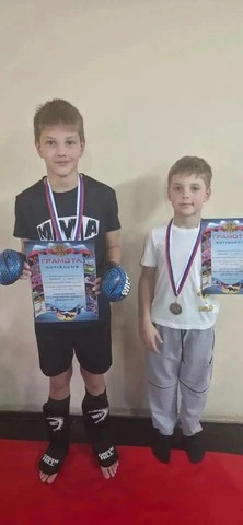 В Красном Сулине прошли поединки единоборцев