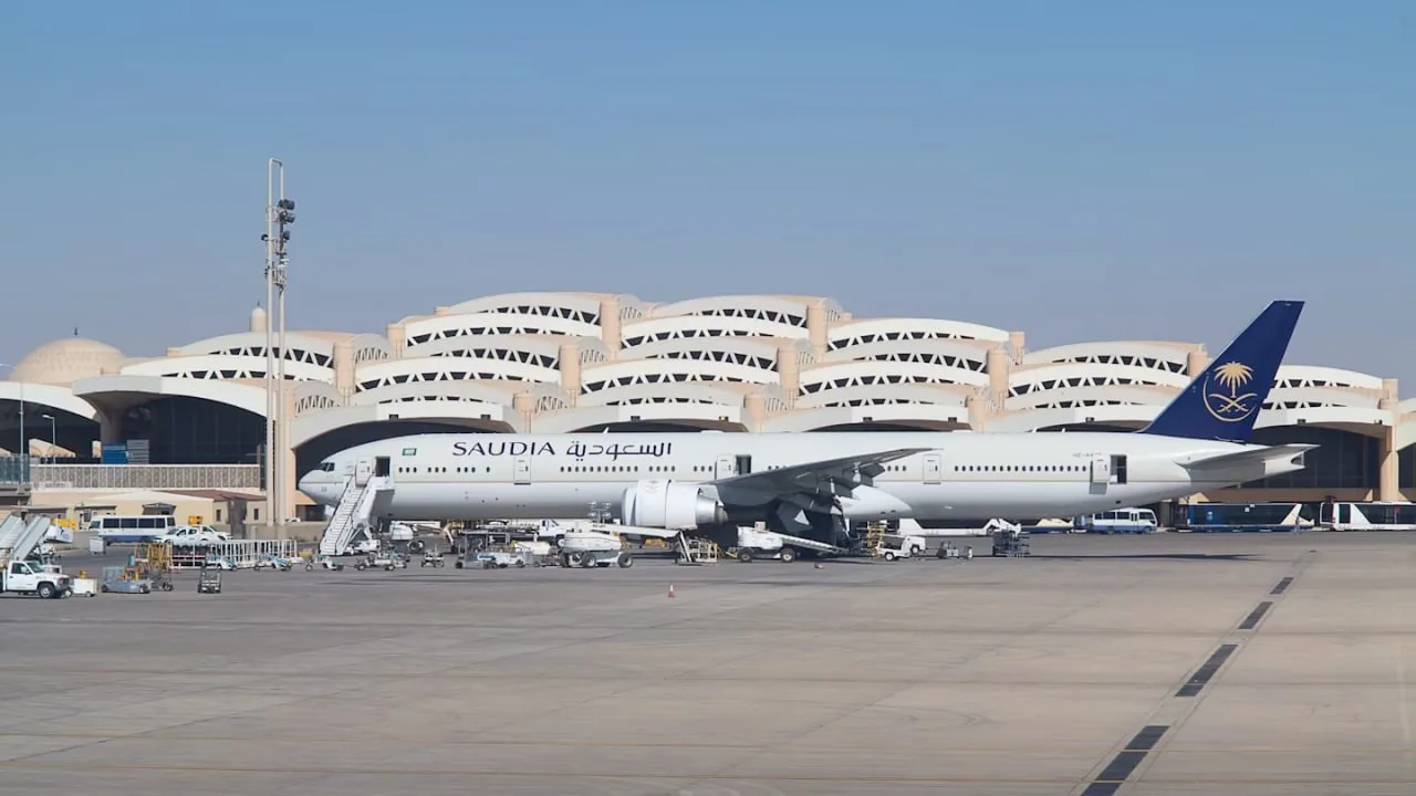 🇸🇦 12 человек погибли и более 300 ранены при ракетном ударе по аэропорту Эр-Рияда, — ...