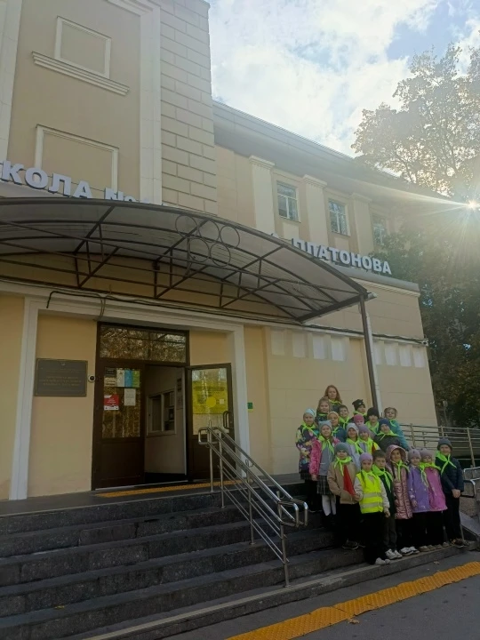 Ученики 1б класса познают мир! Сегодня в рамках знакомства со своей малой Родиной и ист...