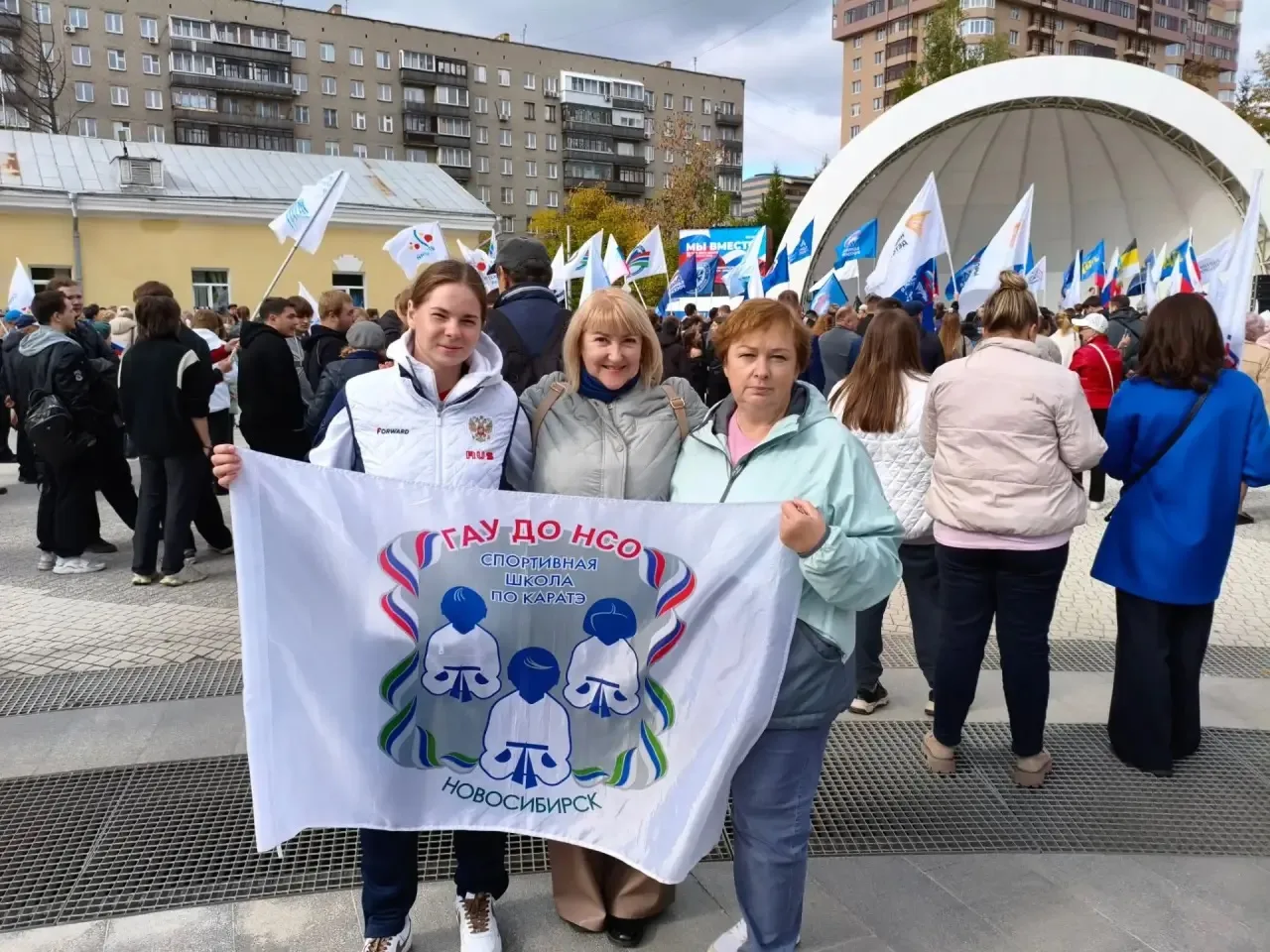 🇷🇺30 сентября 2026 года, сотрудники нашей школы приняли участие в митинг-концерте, по...