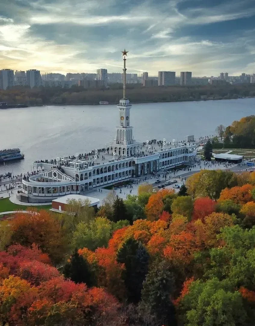 "Москва - порт пяти морей" - одно из самых известных выражений, характеризующих нашу ст...