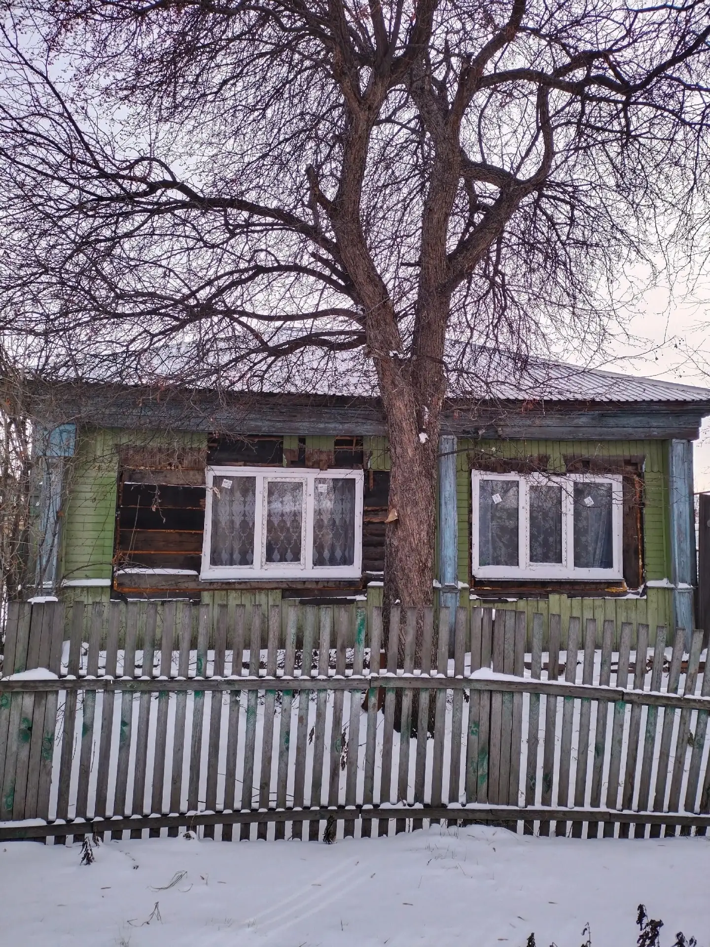 Продается дом 2 комнаты кухня, газ, вода в доме, новая проводка, баня . Воронкова 70.Це...