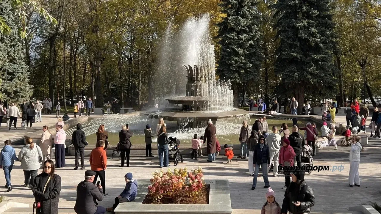 В День Республики обновлённый парк Ленина в Уфе люди заполнили до отказа