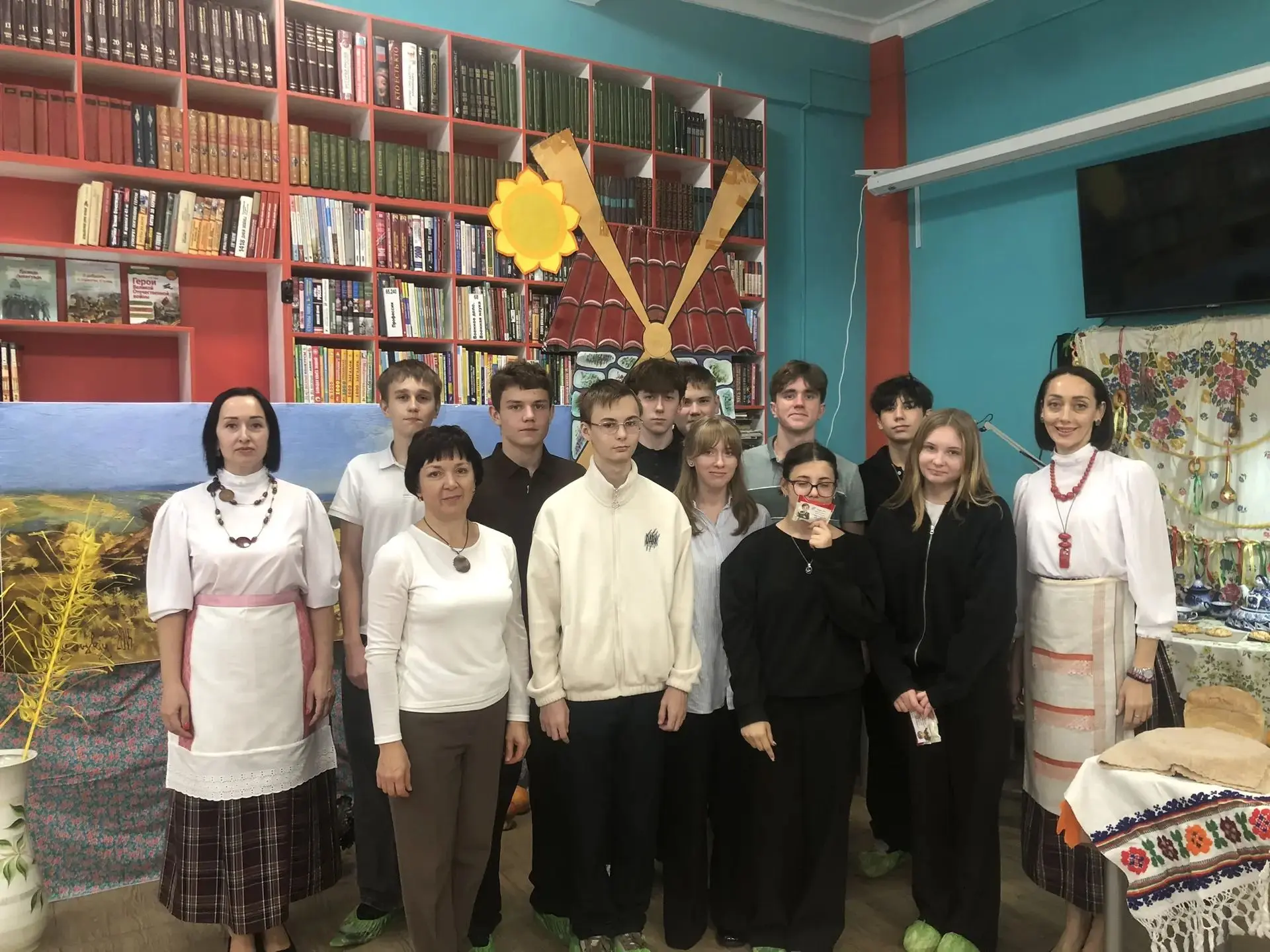 16 октября, в международный день хлеба учащиеся 9-А класса посетили библиотеку и принял...