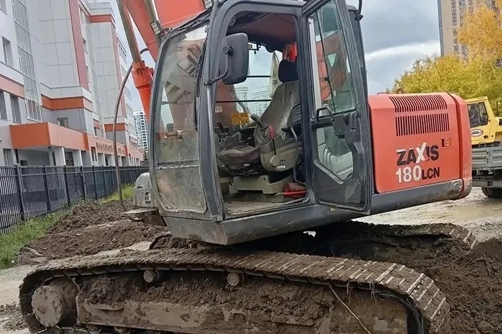 Обрыв электрокабеля оставил без света высотки в Октябрьском районе Новосибирска. В Октя...