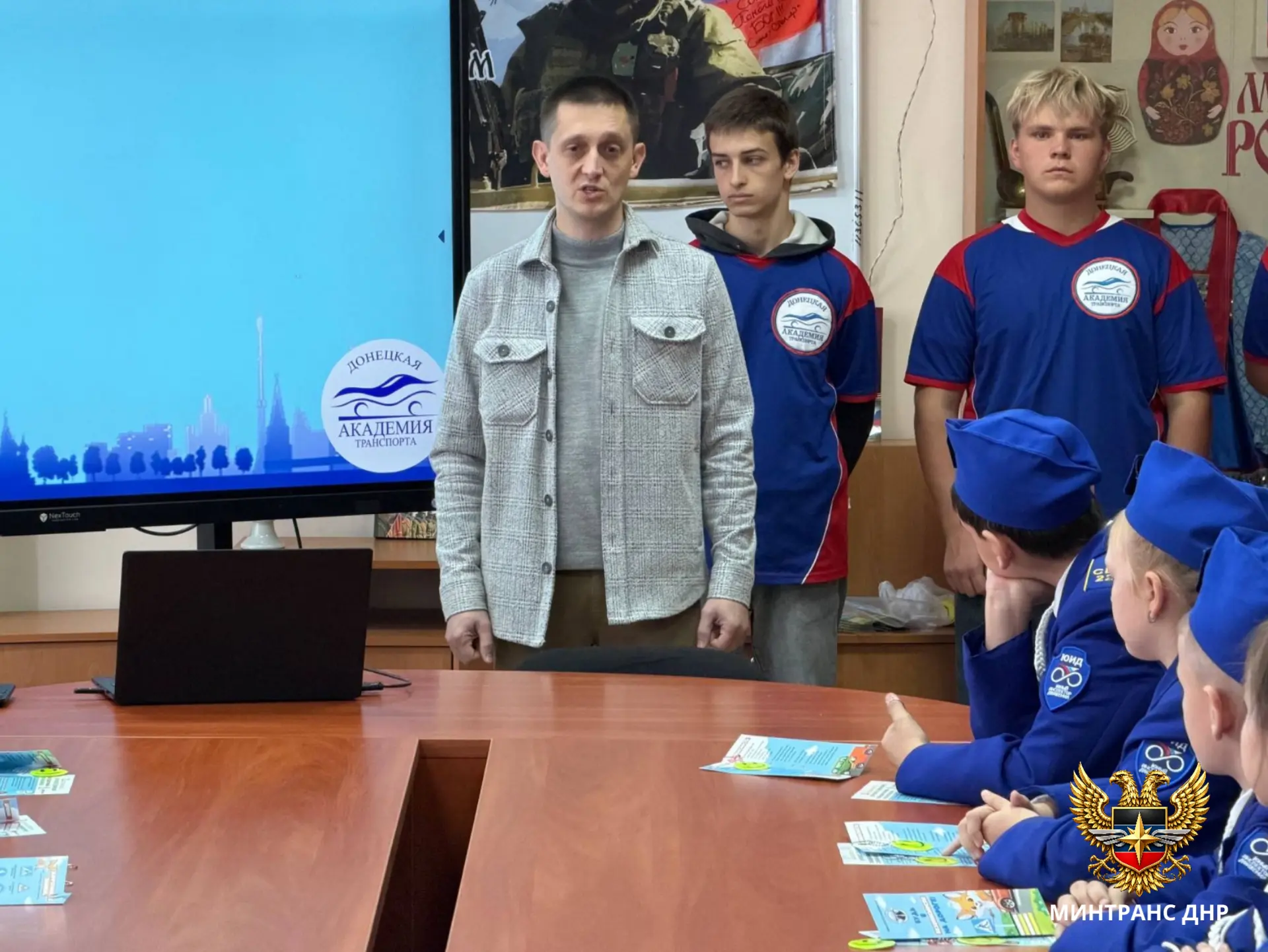 🚦Безопасность начинается с детства: в Макеевке прошел Урок дорожной безопасности для ш...