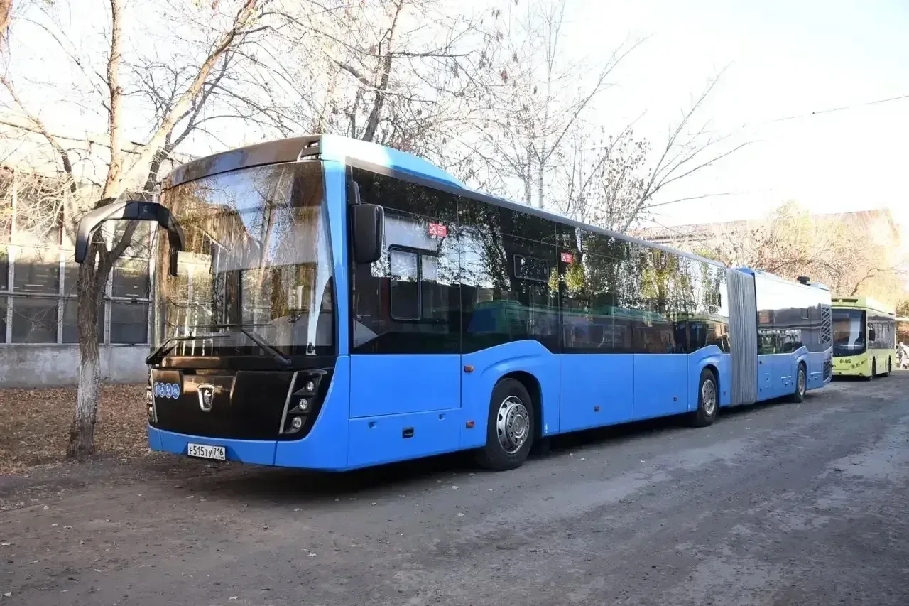 🚌 «Гармошка» на улицах Оренбурга: в городе тестируют новый городской автобус КАМАЗ