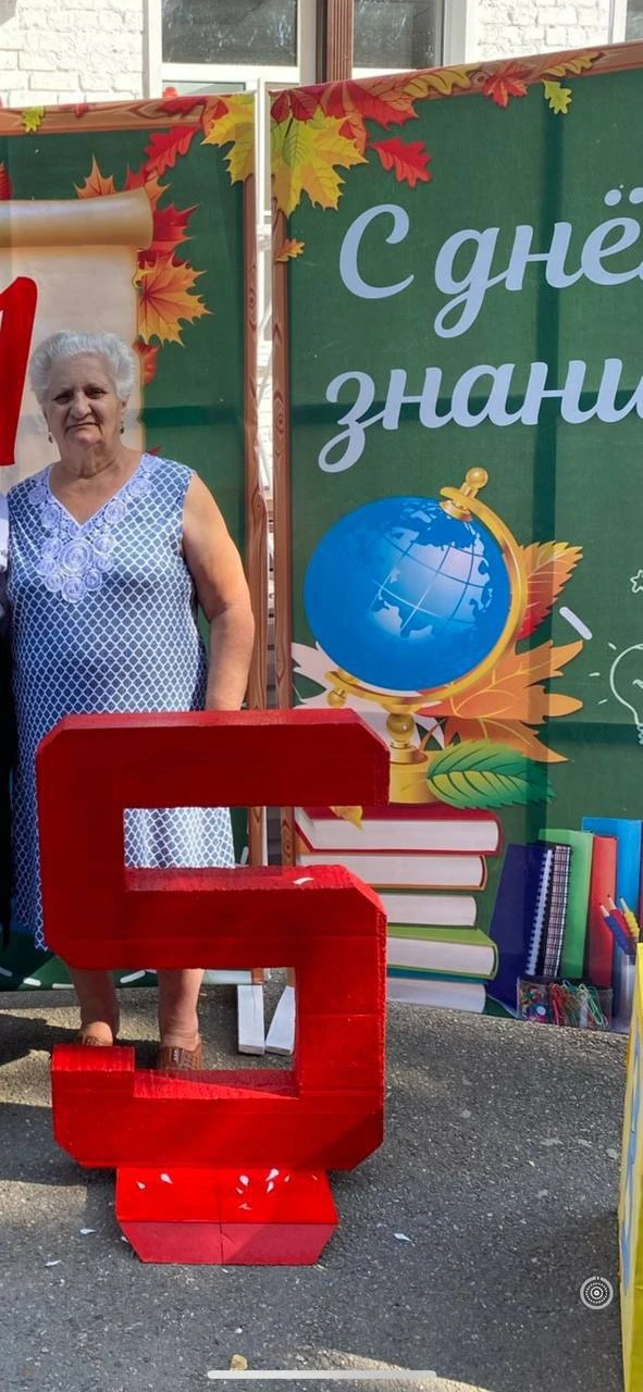 Сегодня свой День Рождения отмечает школьная мед.сестра Саркисян Любовь Варткесовна🎁🎁...
