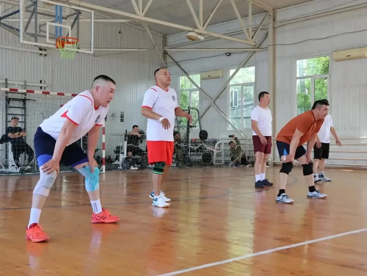 Полицейские из Тувы завоевали серебро на турнире по волейболу в Чеченской Республике
