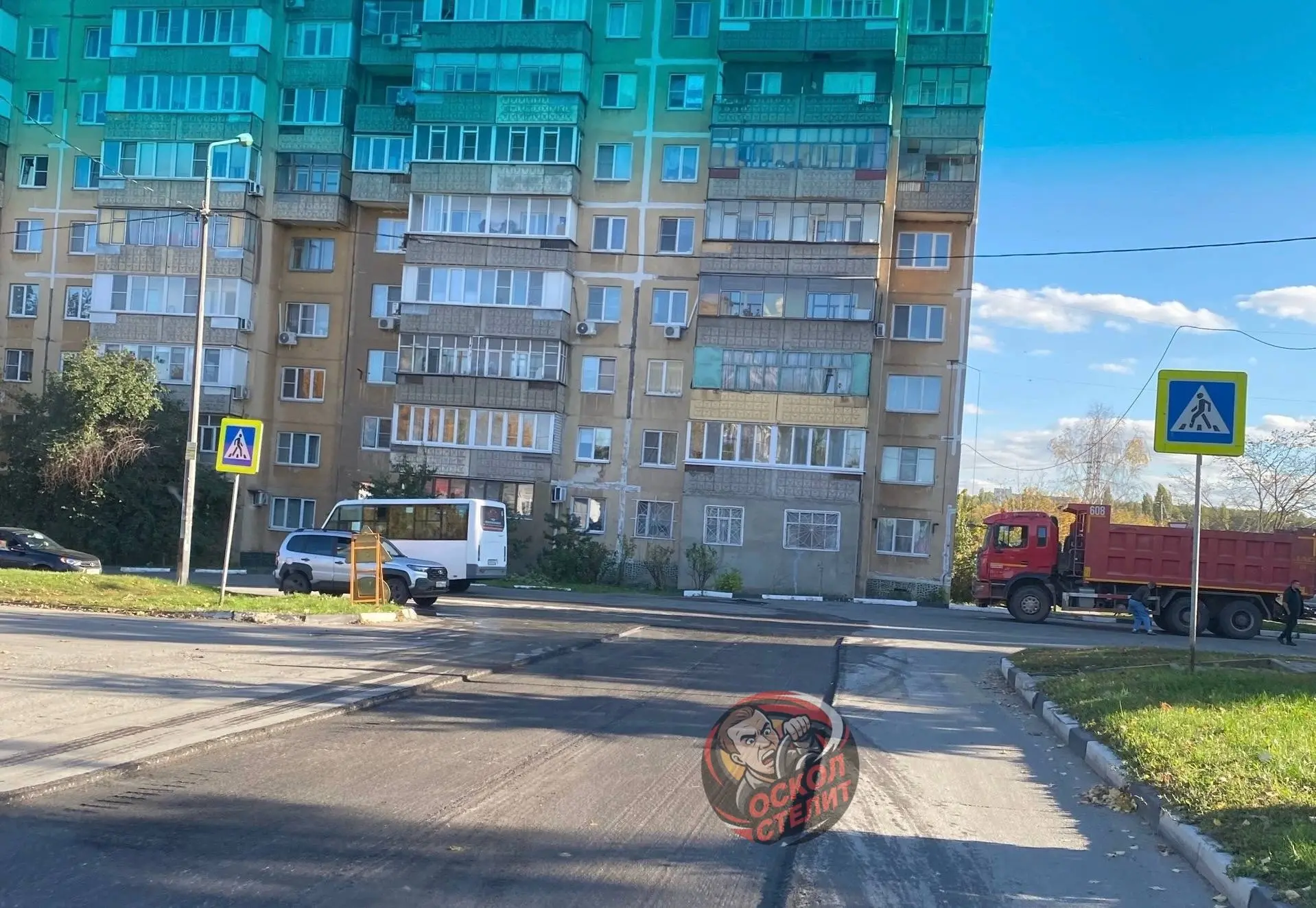 На ул Наседкина срезают старый слой асфальта