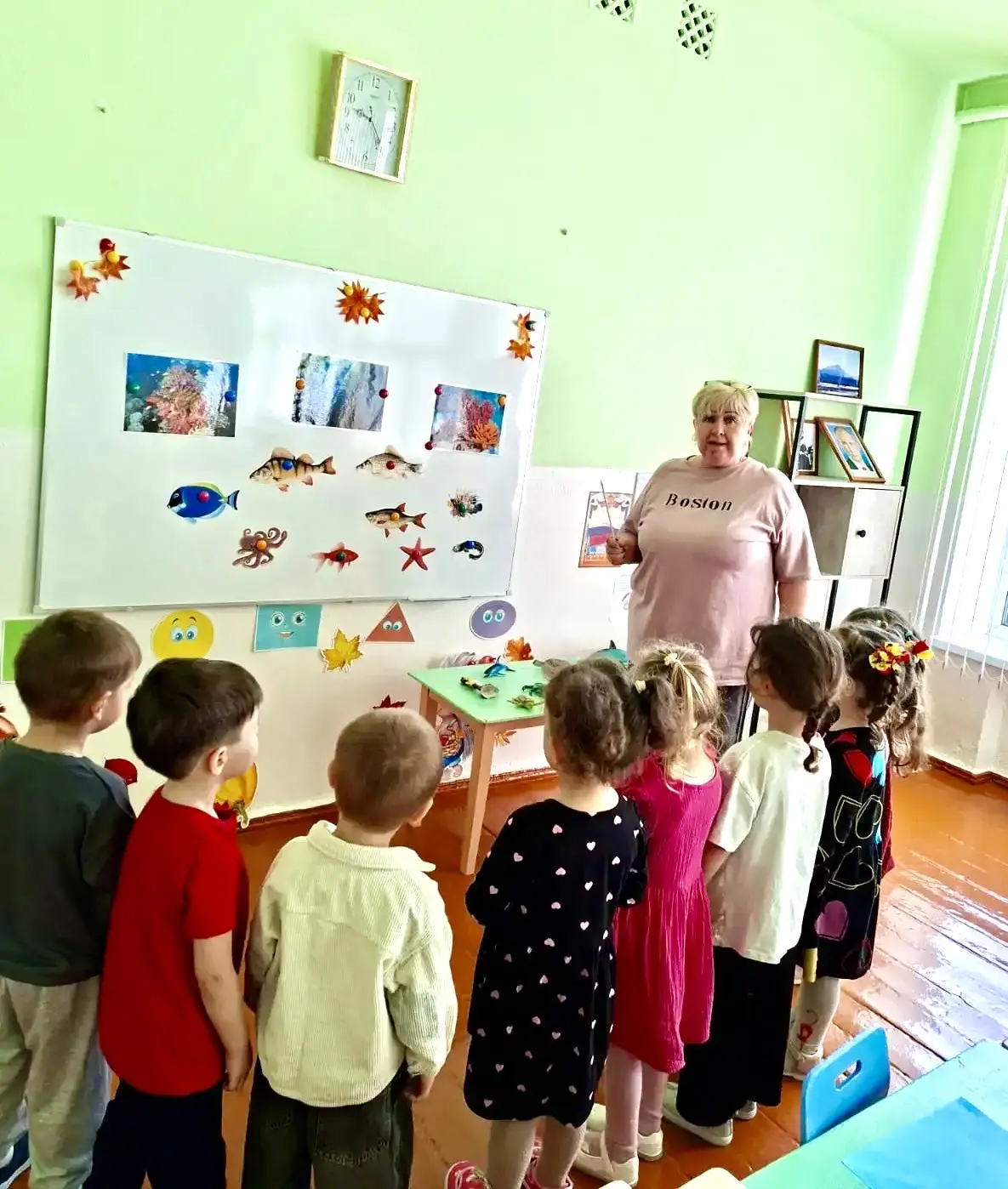 🌊 «МОРСКОЕ ДНО НА ЛАДОШКАХ»: ТВОРИМ ЧУДЕСА В МЛАДШЕЙ ГРУППЕ.