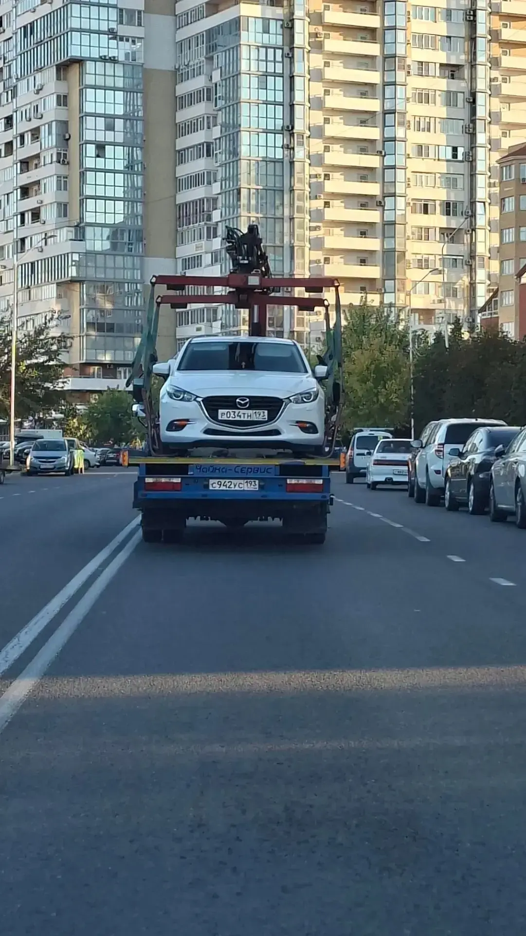 Кому-то не повезло, кстати будьте внимательны, с большим удовольствием эвакуируются маш...