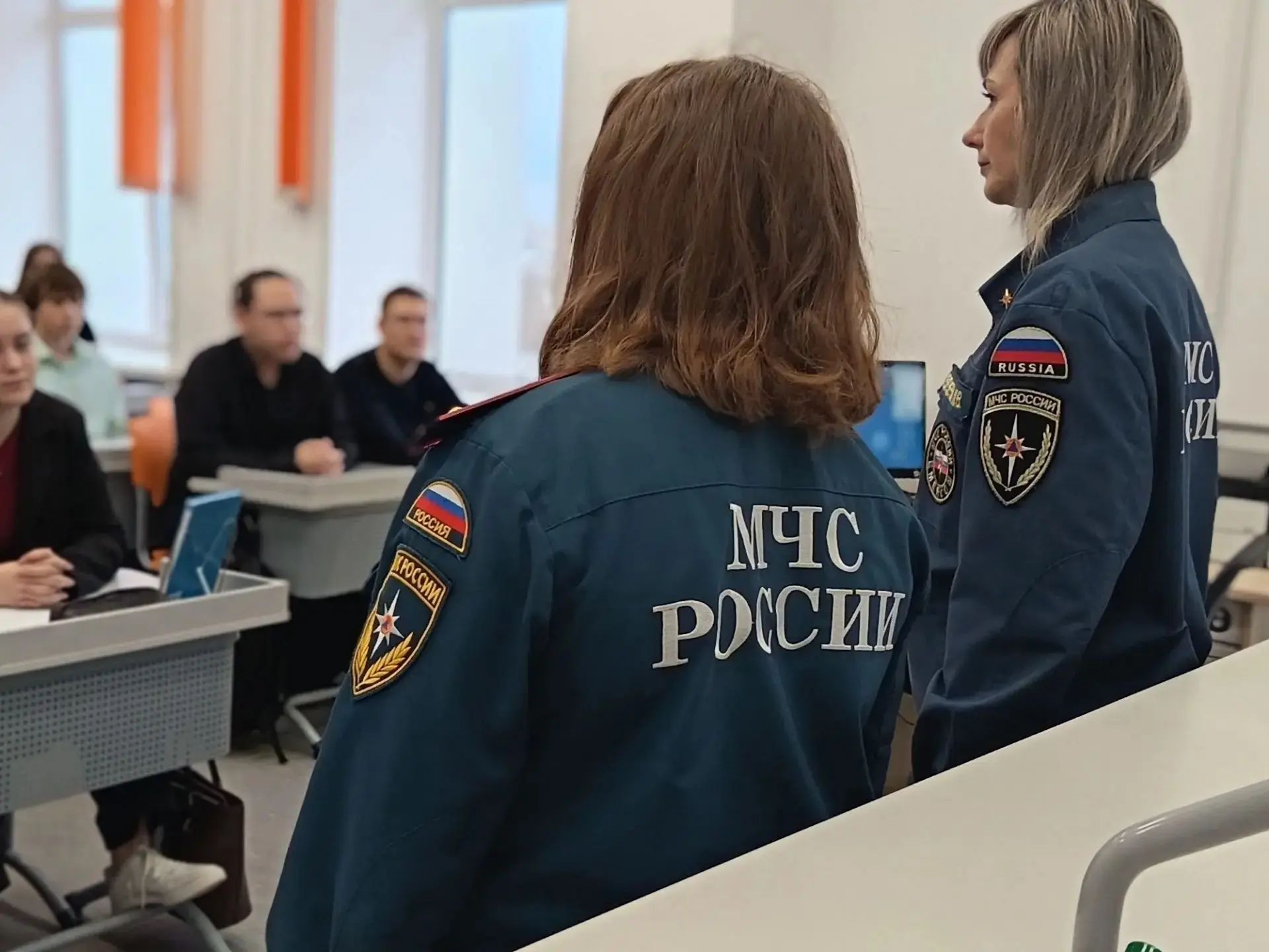 Сотрудники МЧС встретились с учащимися нашей школы