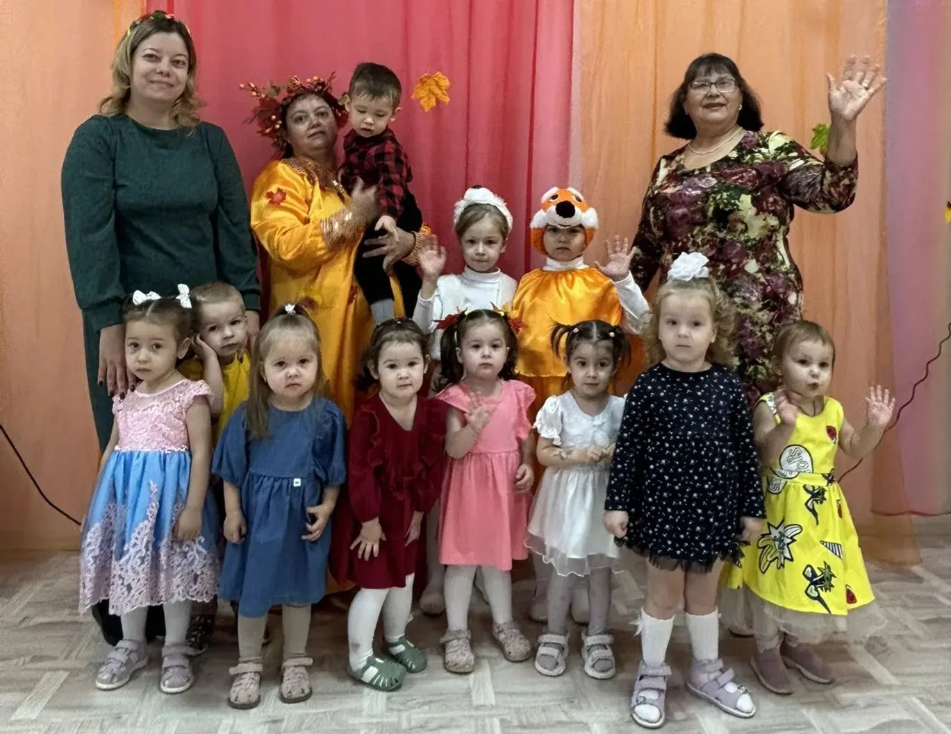 Развлечение "Осень в гости к нам пришла" прошло 13 октября в группе раннего возраста.