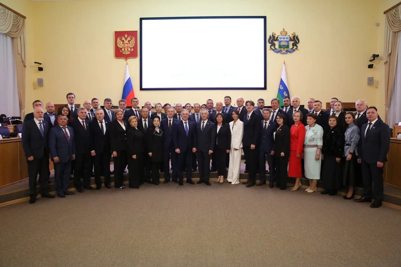 Сегодня депутаты Тюменской областной Думы VIII созыва приняли присягу. Для меня это важ...