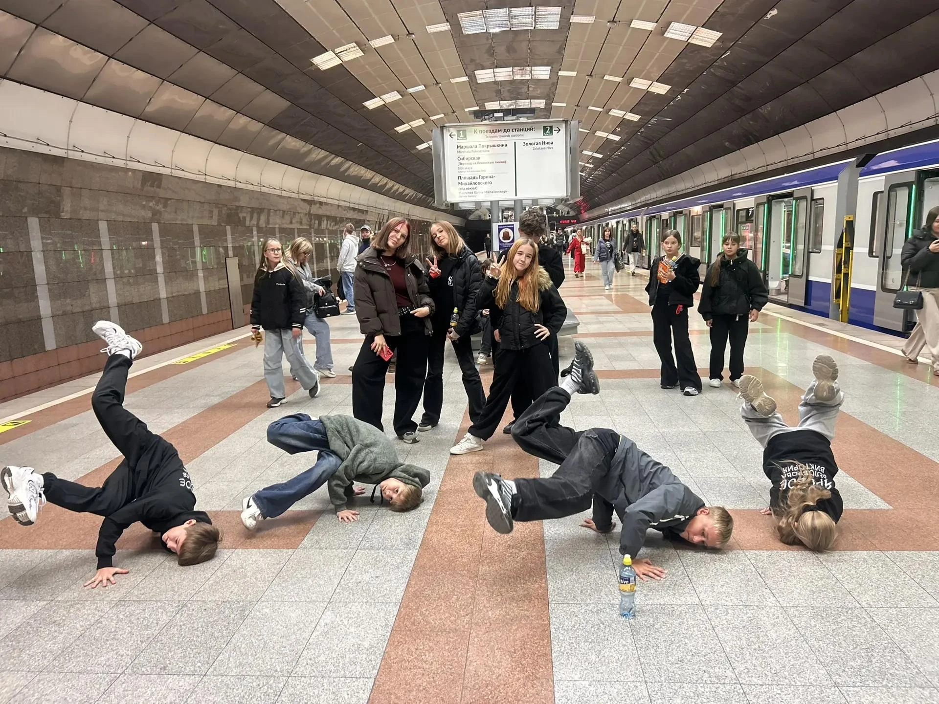 С 25 по 28 сентября мы с солистами коллективов современного танца «Стрит Стаил» (г. Яро...