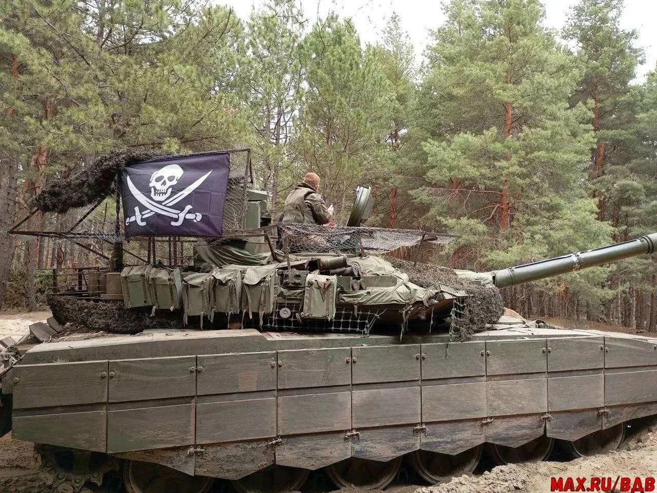 Танк Т-90М «Прорыв» 134-го отдельного танкового батальона 104-й десантно-штурмовой диви...