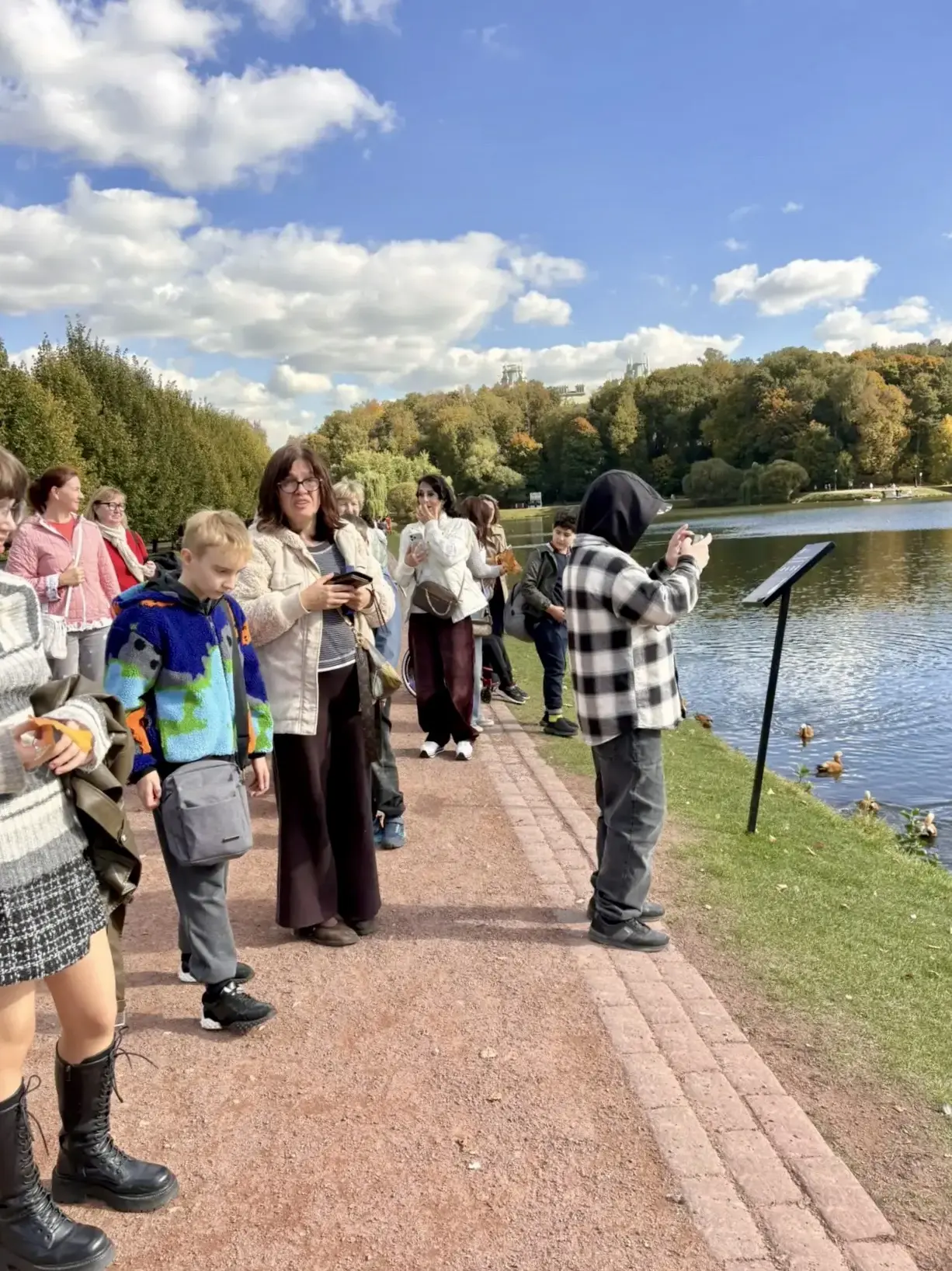 🌳 Учебный день в Царицыно: кроссворды, квест и география на свежем воздухе