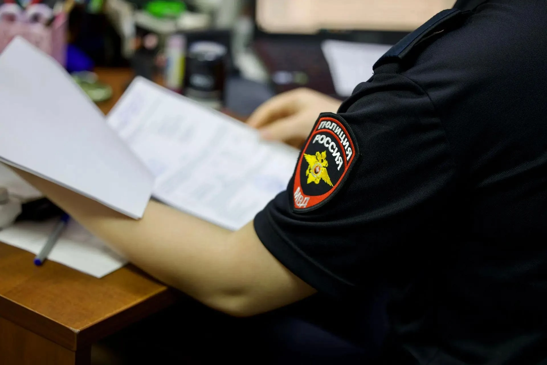 В Ростове задержан мужчина за порчу баннеров с портретами участников СВО