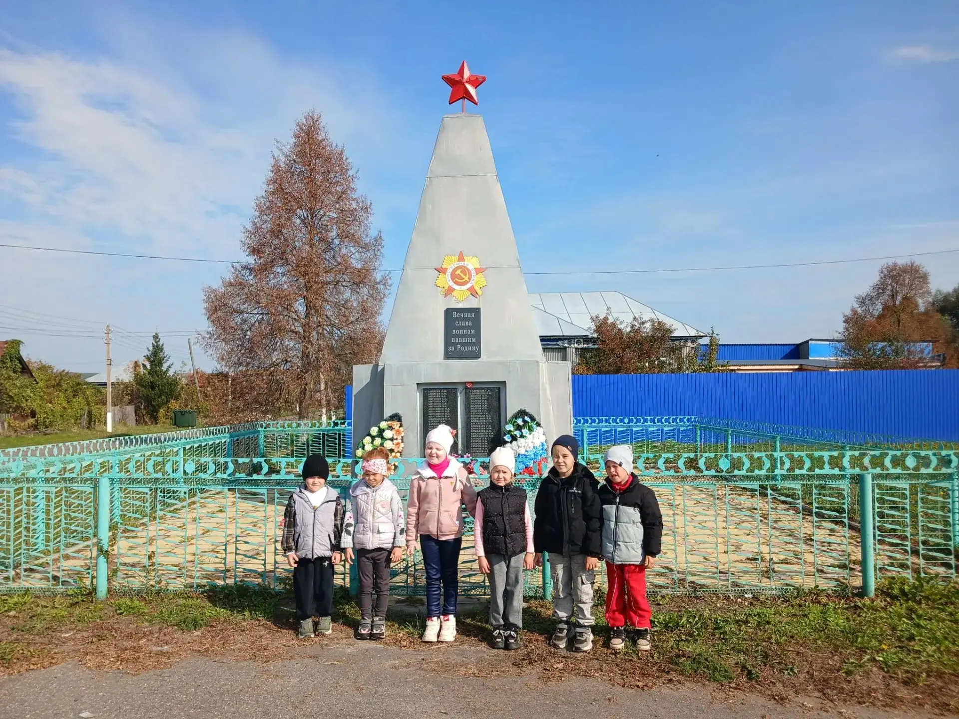 👫Сегодня , дошкольники отправились в увлекательную и познавательную  прогулку по памят...
