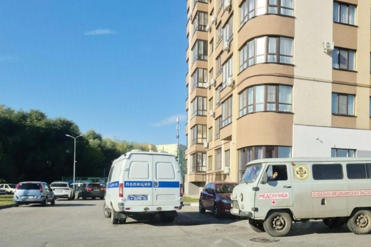 ⚠️В Рязани на Быстрецкой нашли тело под окнами многоэтажки