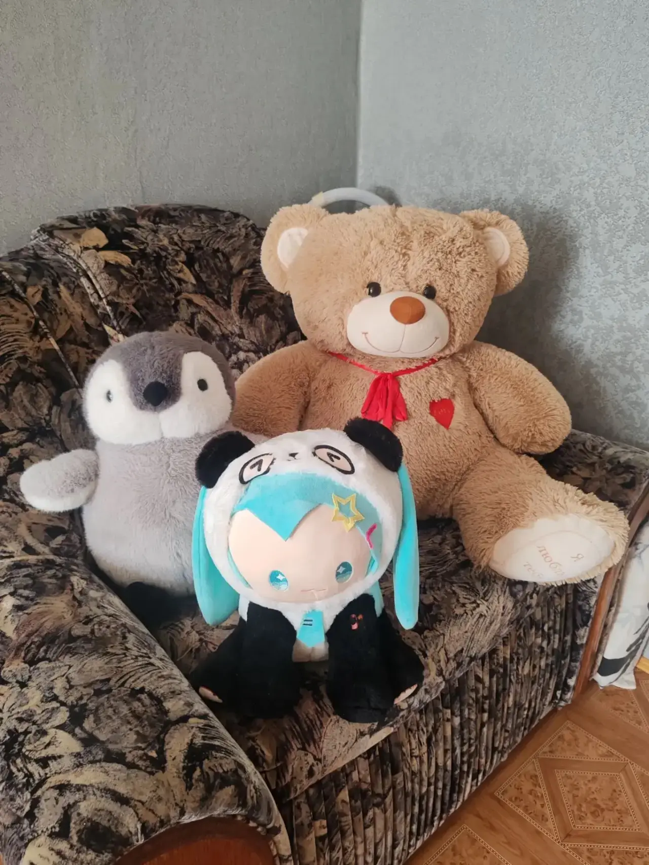 Отдам 3 игрушки большие. Срочно! Тел 89143397920. Забирать с Чуркина.