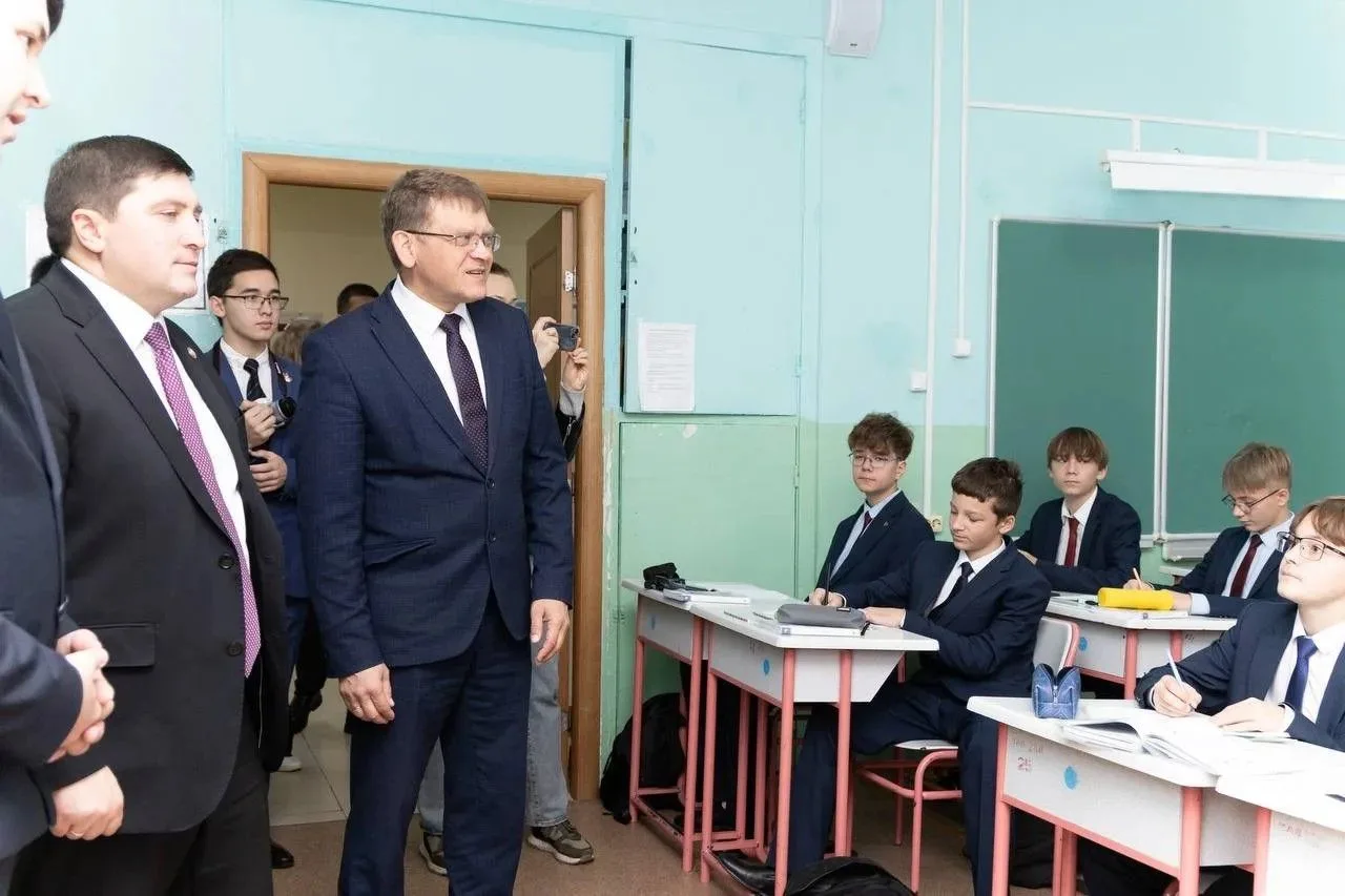 Побывал сегодня в лицее №24. Это единственное в Нижнекамске учебное заведение, где с пя...