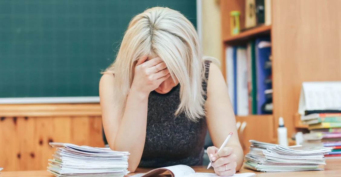 🧑‍🏫Российские учителя столкнулись с резким падением зарплат после начала учебного года