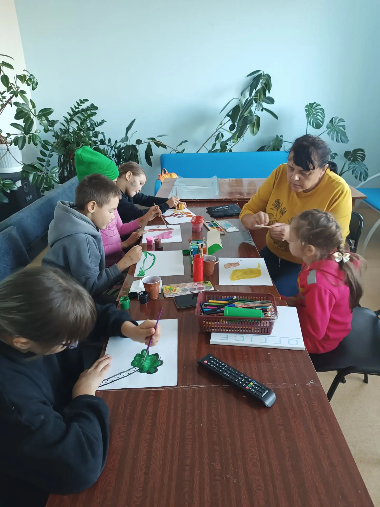 Час творчества "В мире красок и карандашей"