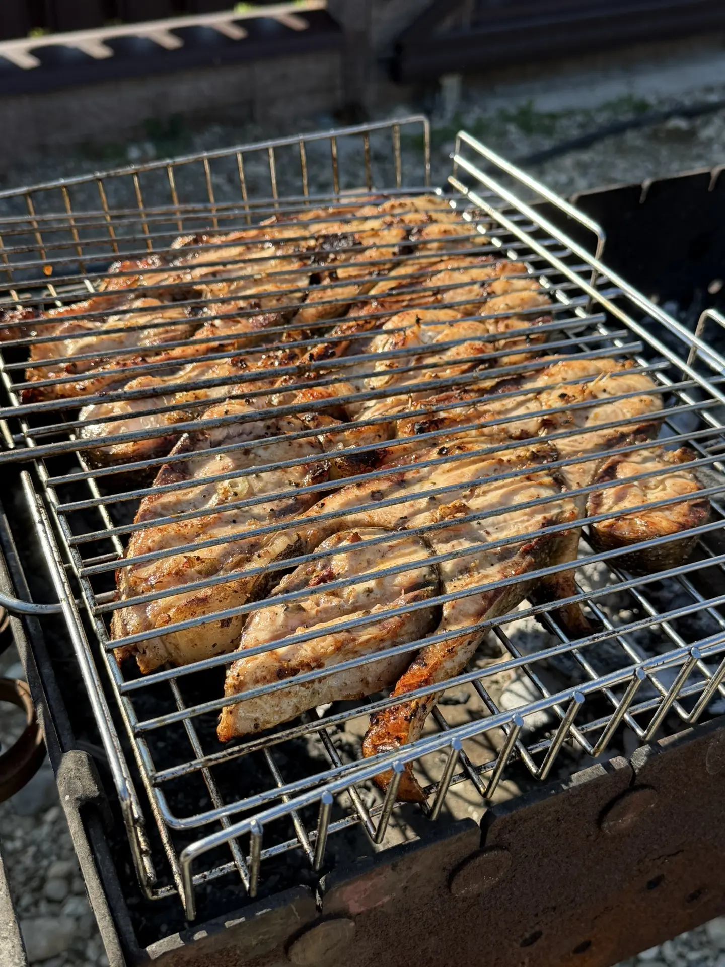 Рыбку Аня мариновала.