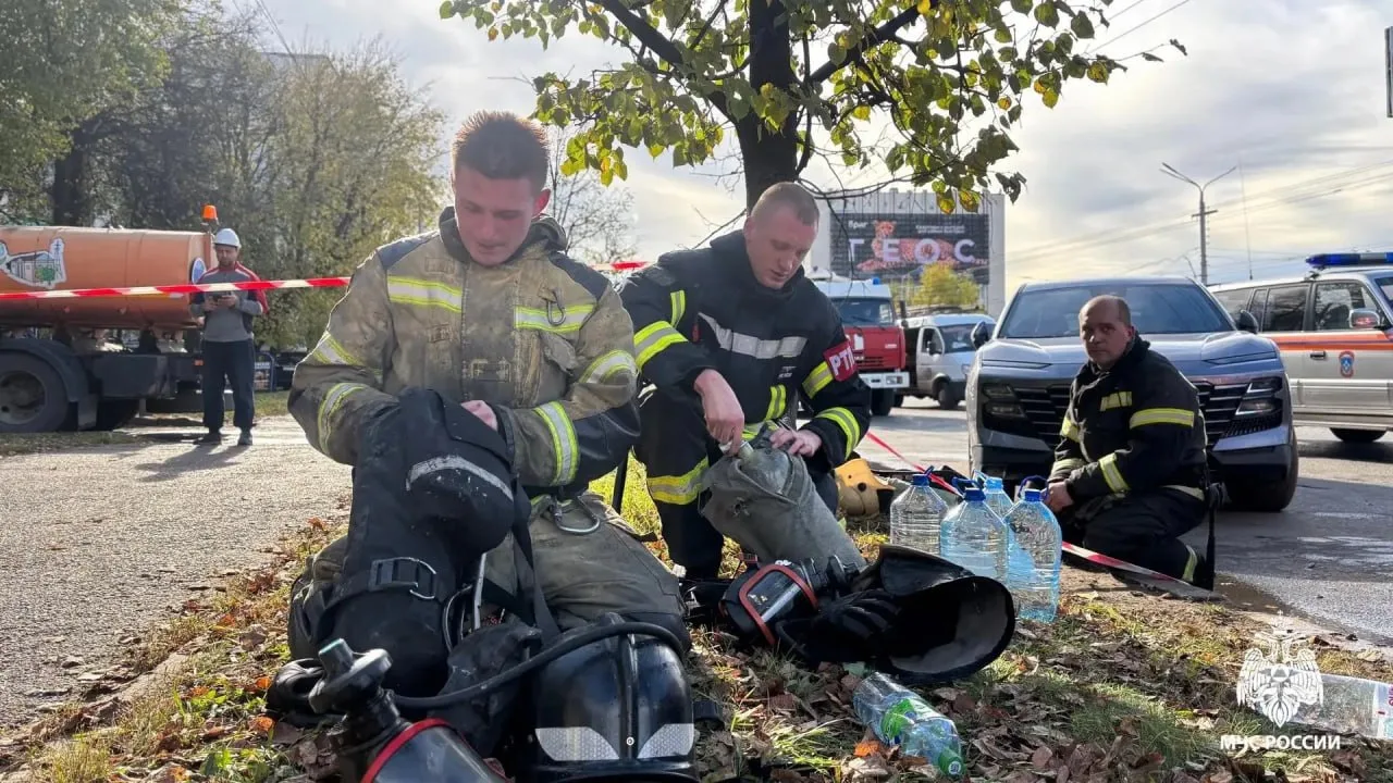 В Уфе ликвидировали открытое горение при пожаре на Зорге