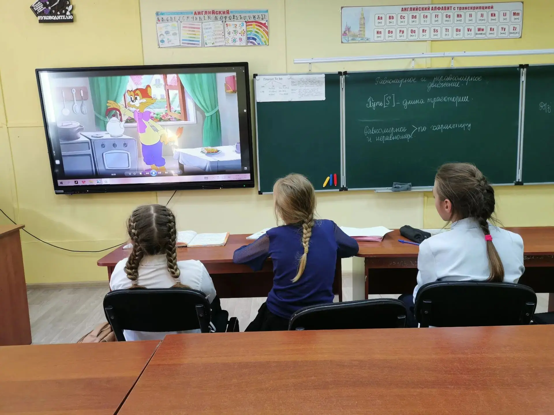 Курс "Юный переговорщик" продолжает работу с пятиклассниками.