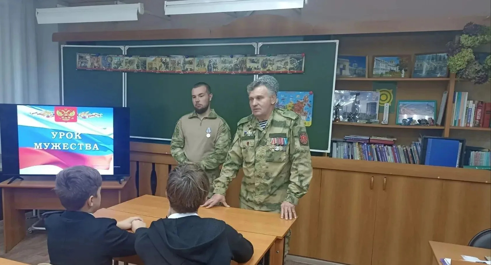 «Наше будущее — это вы»: патриотический урок от героев СВО для учащихся Абакана