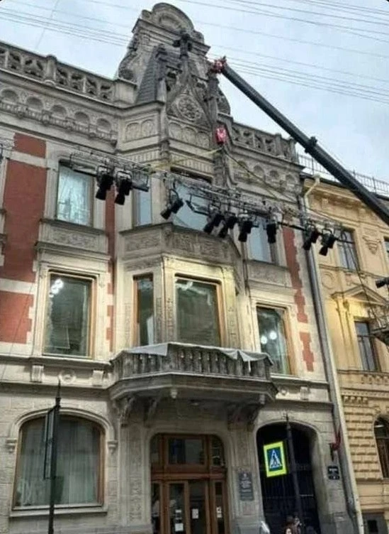 Так в Питере в дневное время фиксируют день.
