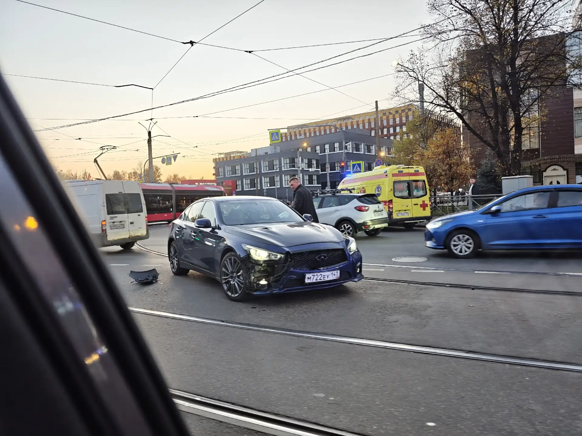 Перекресток Пискаревского пр. и ул. Жукова. ДТП с мотоциклом.