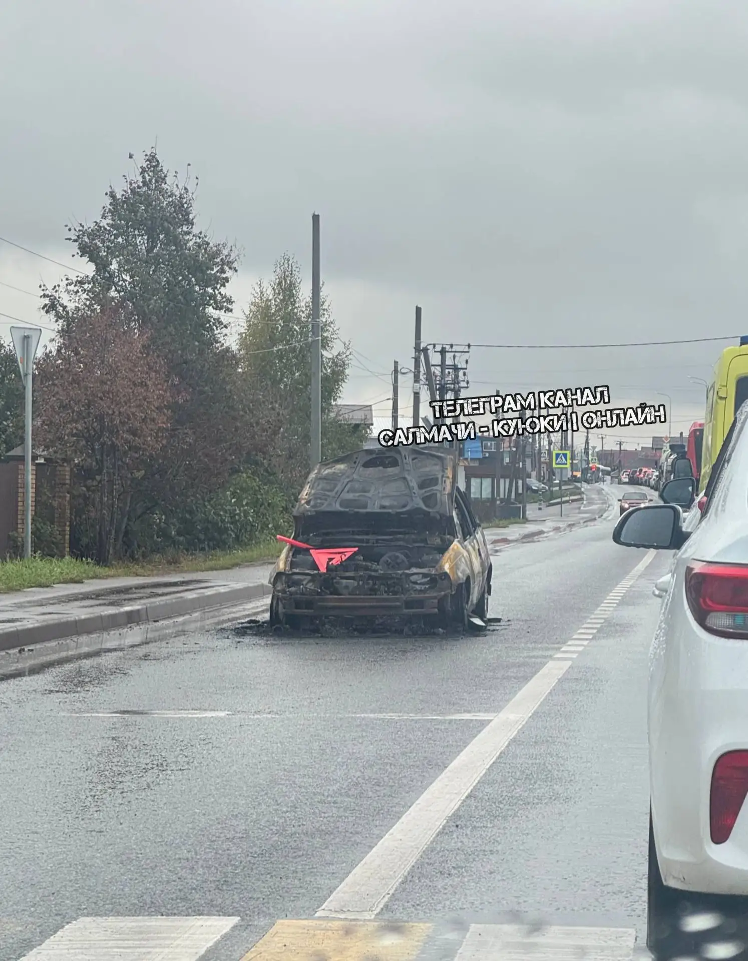 В Куюках полностью выгорела Daewoo Nexia — автомобиль остался брошенным прямо на проезж...